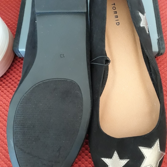 NEW Avenue Black Suede Flats with Silver Stars 12 - Picture 4 of 7